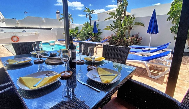 3 Bed luxury villa with Heated Pool, Hot Tub, Pool table and T tennis