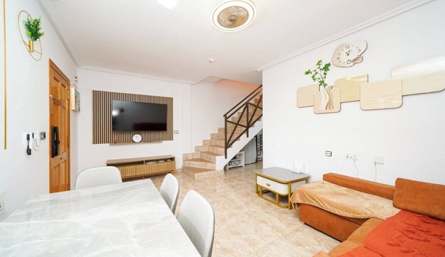 4-Bed Villa, Sleeps 8, Pets Ok & 10 min to Beach