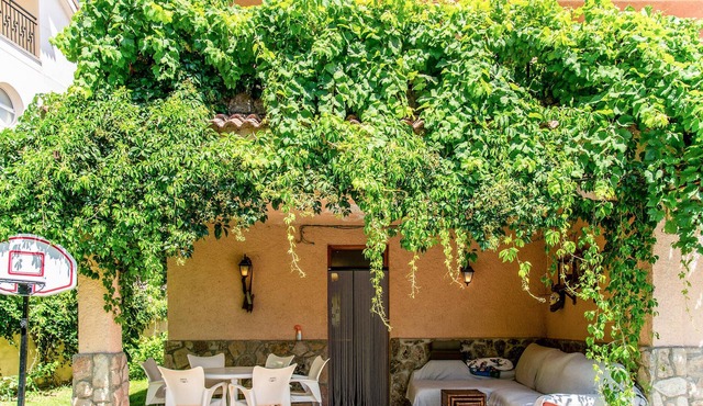4 bedroom accommodation in El Torno