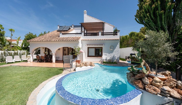 5-Bedroom Villa 'By The Beach' with Sea Views, Wi-Fi & Air Conditioning