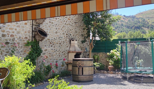 "A CASONA DO BARCO" Big house with porch and garden