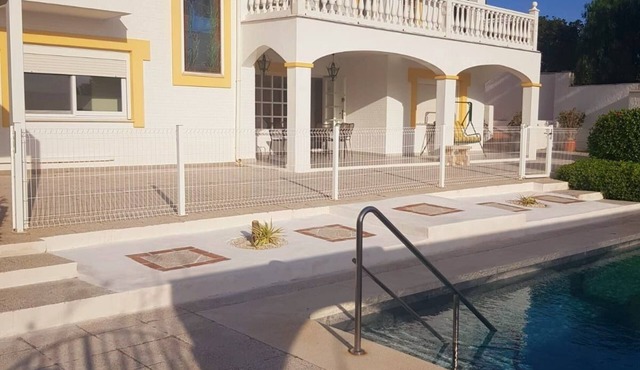 A Sunny Beautiful Villa: Private Pool, Aircon, Satellite TV, Wi-Fi, Scenic Views