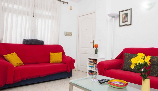 Airy and spacious with a quiet balcony - 2mins to the pool and bar/restaurants. in Atamaría