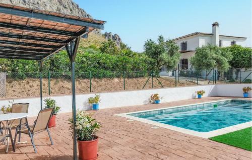 Amazing Home In Cañete La Real