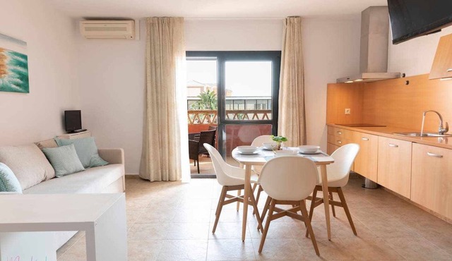 Apartamento Junto a la Playa con Piscina y Parking