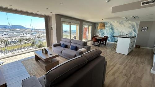 Apartamento Moderno y Amplio con Vistas a La Bahía