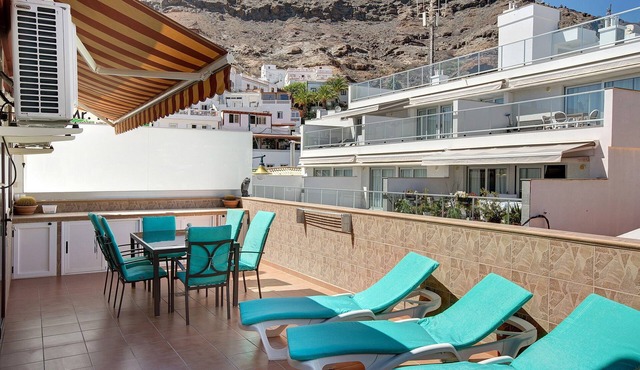 "Apartamento Pedro" with sea and mountain views, garden, and Wi-Fi