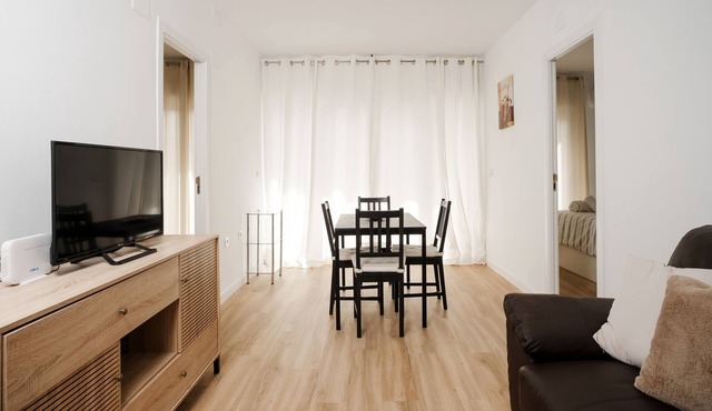 Apartment 'A 5 Minutos De Calle Feria Y Alameda' with Private Terrace, Wi-Fi and Air Conditioning
