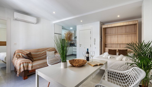 Apartment 'Alojamiento Privilegio de Alcalá' with Balcony, Wi-Fi and Air Conditioning