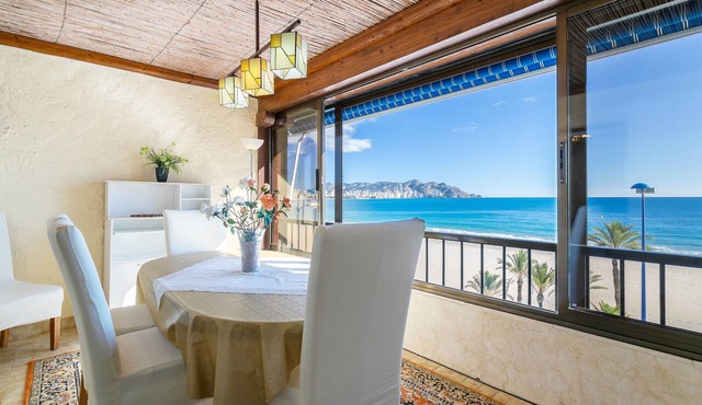 Apartment Casa Blanca 1 with Sea Views, A/C and Wi-Fi