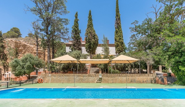 Apartment 'Cueva Alba' with Mountain View, Shared Pool and Wi-Fi