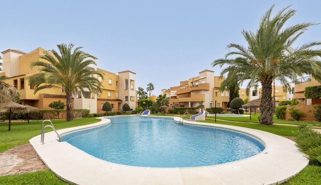 Apartment 'En Urbanización Nudista' with Shared Pool, Wi-Fi and Air Conditioning