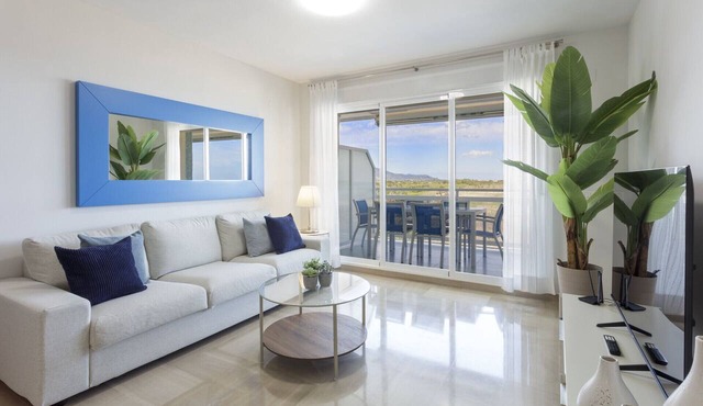 Apartment Sea views with, HD TV. - Only families