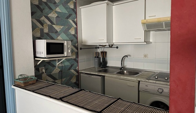Apartment with pool, wifi and close to the airport