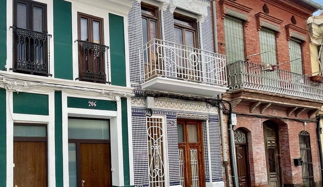 ARTISAN HAVEN: CABANYAL OASIS in València
