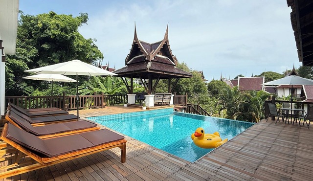 Authentic & Spacious Thai Villa 6BR Private Pool Sea View Sleeps 14 in Klaeng