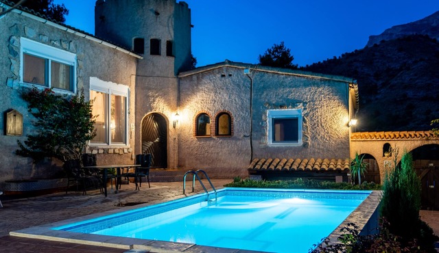 Authentic Spanish villa with private pool + panoramic views of mountains and sea