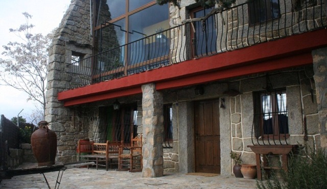Authentic stone house with beautiful views of the El Burguiilo reservoir