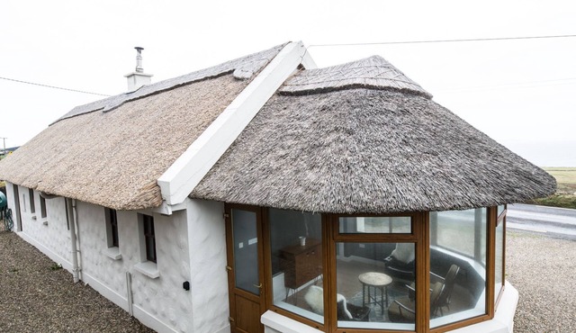 Authentic Thatched Cottage with great views near Cliffs of Moher in Doolin