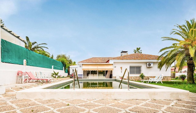 Awesome home in Valencina de la Concep