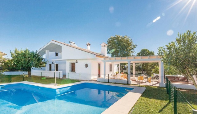 Awesome home in Arcos de la Frontera
