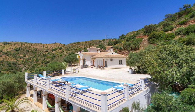Awesome home in Almogia