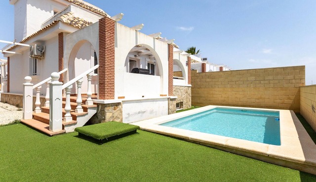 Awesome home in Avileses