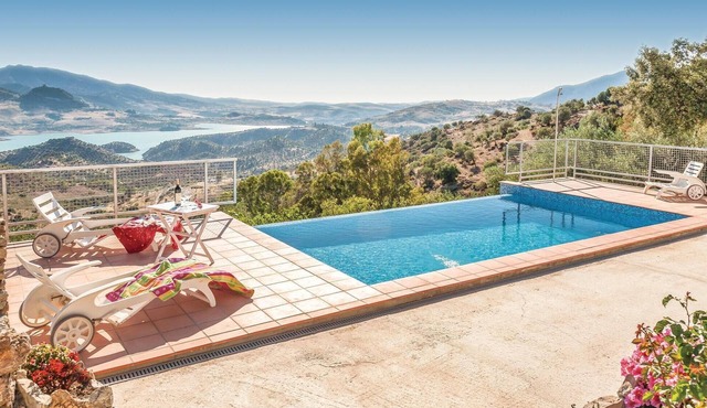 Awesome home in Cádiz