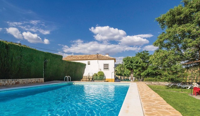 Awesome home in Rute with kitchen