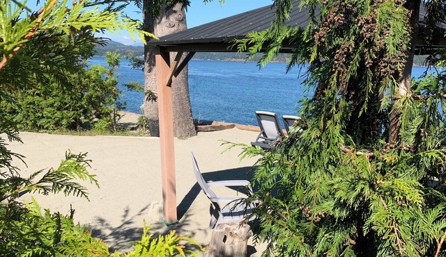 Beach Front Luxury Private Hot Tub Sandy Beach in Campbell River