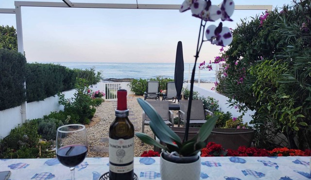Beachfront house, in front of the sea, in a quiet village - Wifi