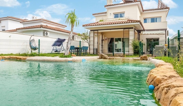 Beautiful home in Bollullos de la Mitaci