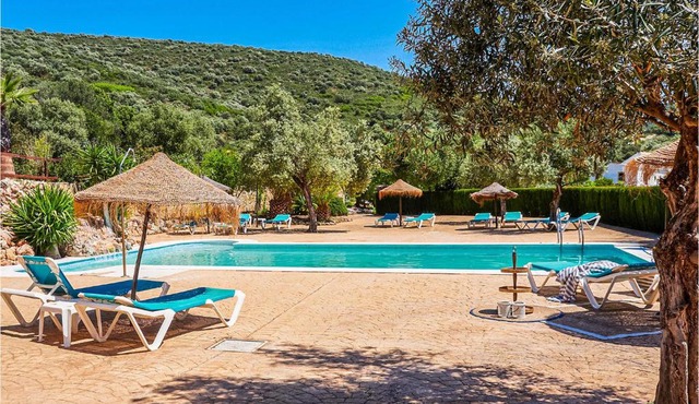 Beautiful Home In Estepa With Wifi