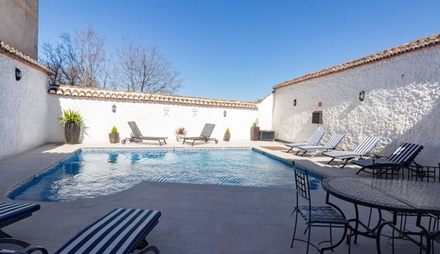 Beautiful rural house with swimming pool and barbecue