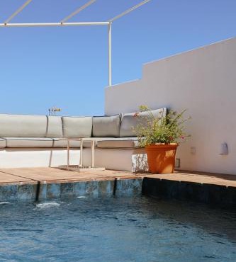 Beautiful villa with private pool and mountain views