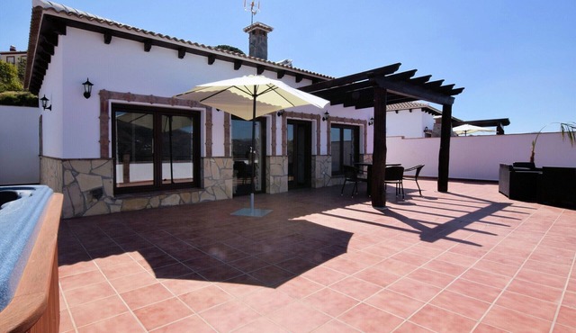 Beautifully villa with Jacuzzi