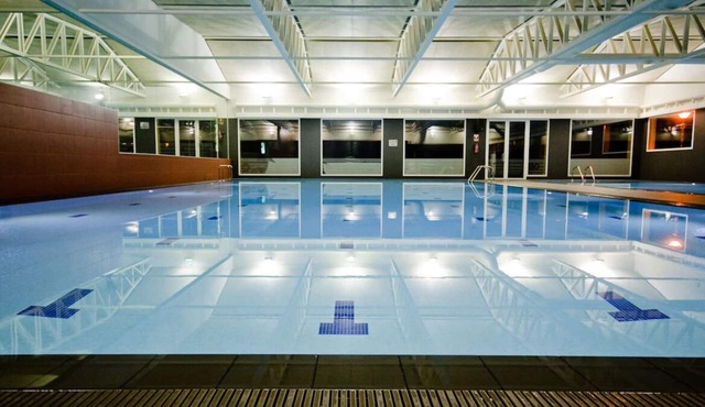 Better Choice for your Vacation! 2 Contemporary Cabins, Indoor & Outdoor Pools!