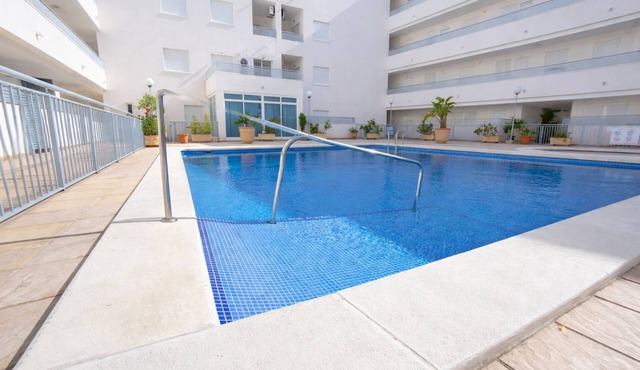 Bonito Apartamento en Almoradi con Piscina