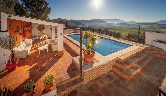 Boutique B&B Casa La Calera 15+/Caminito del Rey-15 min/Ronda-25 min/Town-5 min