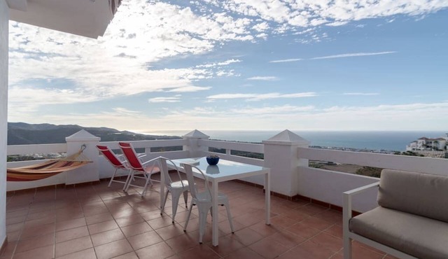 bright apartment, big terrace, stunning sea and mountainviews, summerpool
