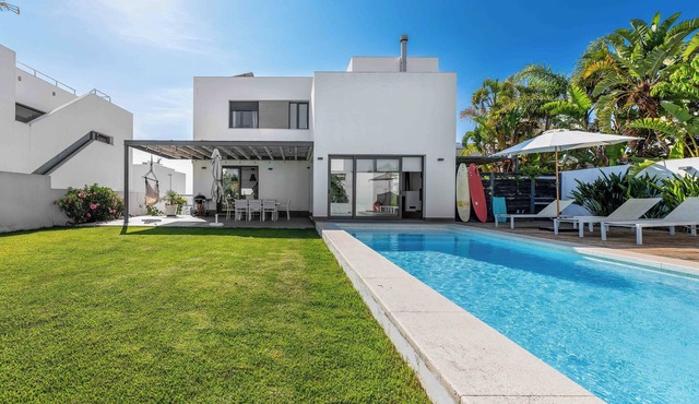 Bright Coastal Villa with Pool Near the Beach in Conil de la Frontera