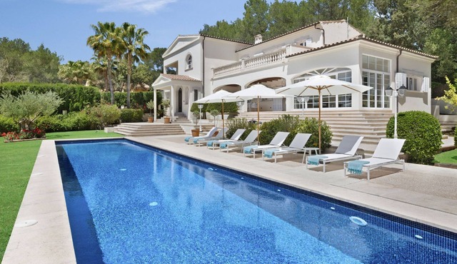 Can Tranquilo modern 4 bedroom villa with gigantic pool