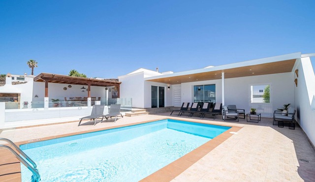 CARTAMAR by Buenavilla | Refurbished villa with lots of outdoor space