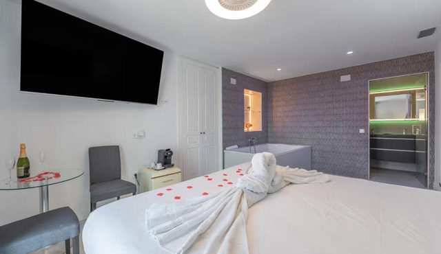 CASA BANDERAS SPA & Gestión CAMINITO DEL REY