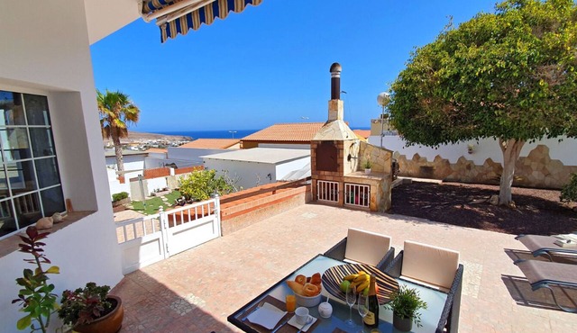 Casa Blanca max. 4 persons -WiFi -with sea view -2 bedrooms
