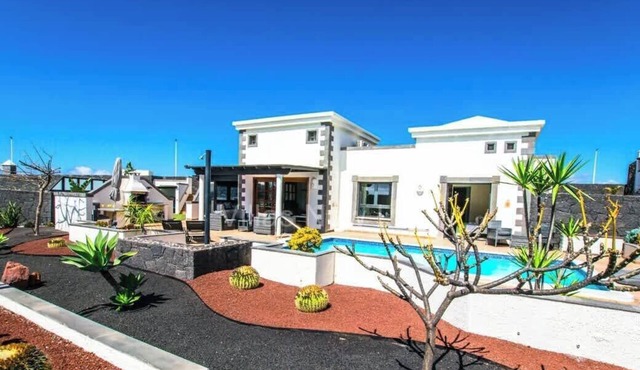 Casa Bonita - Pool & Hot Tub by Villas Now