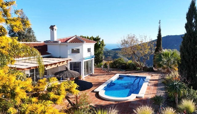 Casa El Mirador Offers Spectacular Views, Comfort, and a Heated Pool