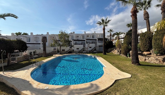 Casa Embrujo-Charming 3-bed, 2-bath townhouse in quiet Cueva del Lobo community