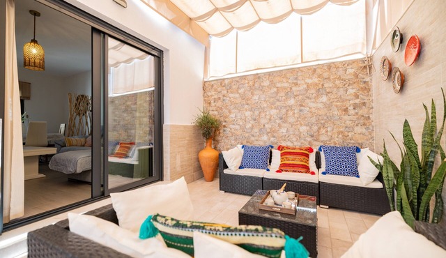 Casa Flor del Rocío – Seville – 4 Bedrooms for 8 – AC Throughout – Terrace & Parking