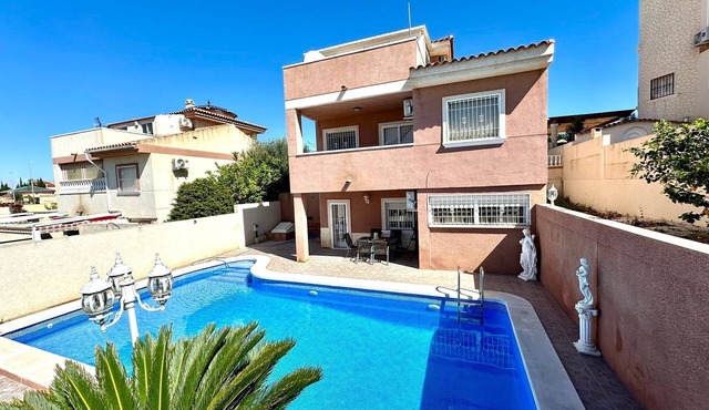 Casa Independiente con Piscina Privada, Wifi y Aire Acondicionado
